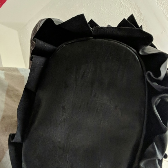 Faux leater ruffle vrossbody - Picture 3 of 4